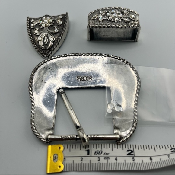 Western Belt Buckel Set Floral Scrollwork Crystal Embellishment Fits 1 1/2" - Picture 3 of 6